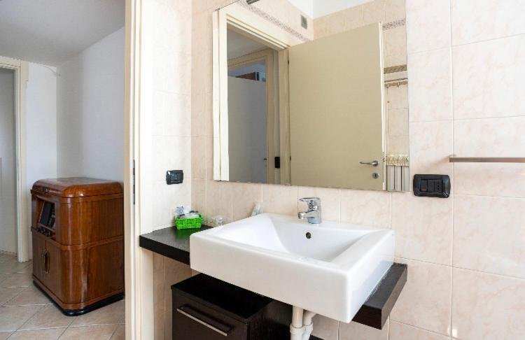 Casti - Appartamento Mm3 Comasina Milano Ngoại thất bức ảnh