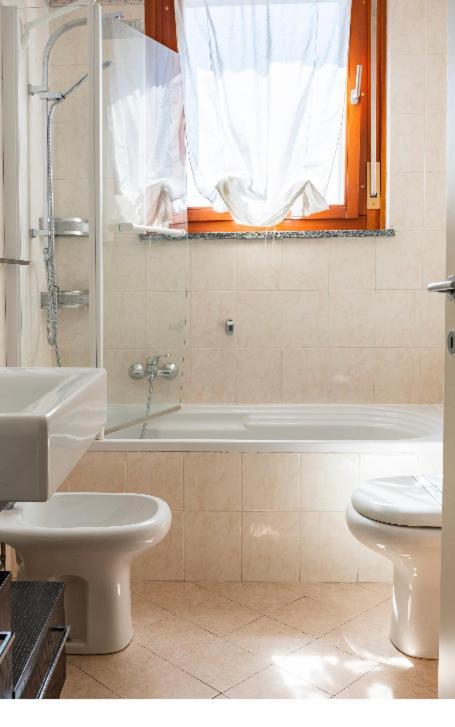 Casti - Appartamento Mm3 Comasina Milano Ngoại thất bức ảnh