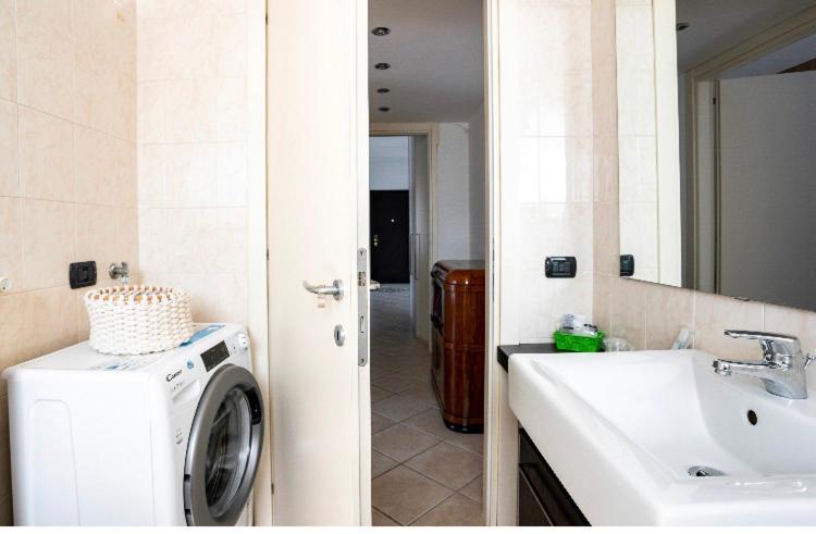 Casti - Appartamento Mm3 Comasina Milano Ngoại thất bức ảnh